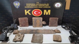 Balıkesirde İbranice tarihi eserler ele geçirildi