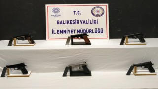 Balıkesirde Rizeden gelen yolcu otobüsünden 6 adet ruhsatsız tabanca ele geçirildi