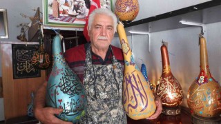 Balıkesirli usta hat sanatını su kabaklarına işliyor