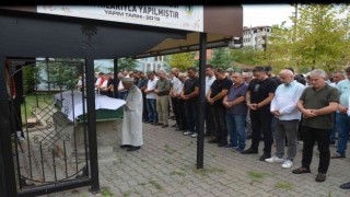 Balkonda ölü bulunan genç toprağa verildi