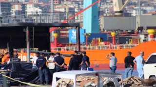 Bandırmada denizde ceset bulundu
