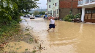 Bartında yağış sonrası sel meydana geldi