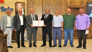 Başkan Akman işçinin yüzünü güldürdü