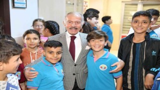 Başkan Aydıner, öğrencilerin ilk ders heyecanına ortak oldu