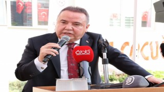 Başkan Böcek yeni eğitim öğretim yılını öğrencilerle birlikte karşıladı