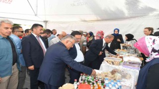 Başkan Büyükkılıç, Vali Çiçek ile Kızılay hayır panayırına katıldı