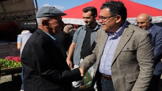 Başkan Demir ve ekibi sebze pazarına çıkarma yaptı