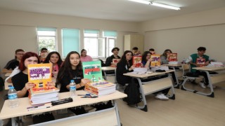 Başkan Demirtaştan İLKEMli öğrencilere eğitim seti desteği