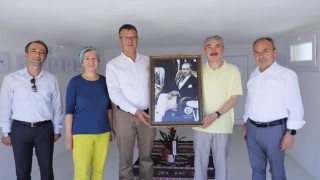 Başkan Öküzcüoğlu, Sarıgöllü karikatüristin sergini gezdi