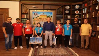 Başkan Savran, başarılı haltercileri ödüllendirdi