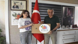 Başkan Topaloğlundan başarılı öğrencilere bilgisayar ve telefon hediyesi