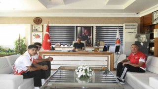 Başkan Toplaloğlu, milli sporcu Şeni ağırladı