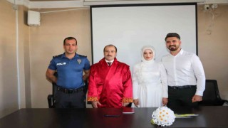 Başkan Vekili Mustafa Çelik, belediye personelinin nikahını kıydı