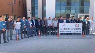Bayburtta sağlıkçılar bir araya gelerek basın açıklamasında bulundu