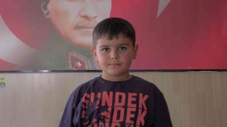 Bayrağa selam veren judocu Ahmet: Bayrağımızı bırakıp geçemedim