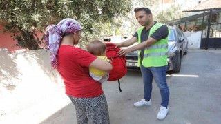 Bayraklı Belediyesinden öğrencilere kırtasiye desteği