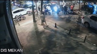 Bayrampaşada aynı noktada meydana gelen 2 kaza kamerada: 4 yaralı