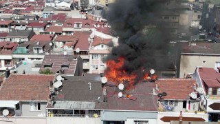 Bayrampaşada bir binanın çatısı alev alev yandı