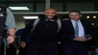 Beşiktaşın yeni transferi Nathan Redmond, İstanbula geldi