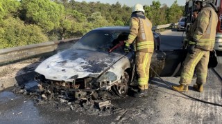 Beykoz TEM Otoyolunda otomobil alev alev yandı