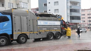 Bilecikte tıkanan kanalizasyon ve yağmur suyu hatları temizleniyor