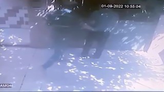 Bina görevlisini sırtından bıçakladı