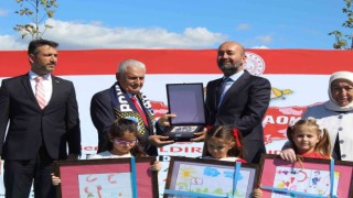 Binali Yıldırım: “20 yıl çalışırken hep şunu söyledik, yolları böleriz ama Türkiyeyi böldürtmeyiz”