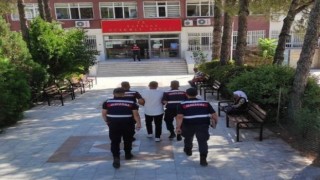 Bir kişiyi kapı ile duvar arasında sıkıştırarak öldüren şahıs yakalandı
