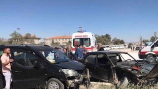 Biri 3 yaşındaki 2 kişi trafik kazasında yaralandı