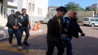 Birlikte gezintiye çıktıkları arkadaşlarının telefonunu gasp eden gençler gözaltına alındı