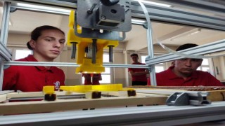 Bu cihaz arı sütü üretiminde verimi 10 katına çıkartıyor