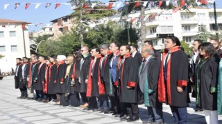 Burdurda, yeni adli yıl çelenk sunma töreni ile başladı