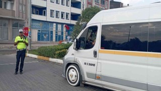 Burhaniyede polis okul önlerinde denetimlerini artırdı
