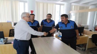Burhaniyede zabıtalara özel kutlama