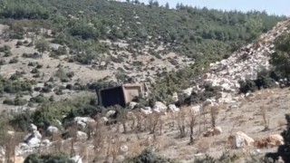 Bursada hafriyat kamyonu uçurumdan yuvarlandı
