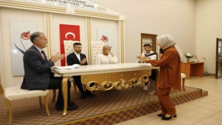 Bursada nikah masasında doğum günü sürprizi