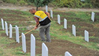 Büyükşehir 153 kimsesizin mezar taşını yaptırdı