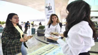 Büyükşehir Belediyesi, üniversiteyi kazanan öğrencileri otogarda karşılıyor