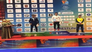 Büyükşehirin sporcusu güreşte dünya şampiyonu oldu