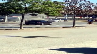 Cadde ortasında otomobilden bir anda dumanlar yükselmeye başladı