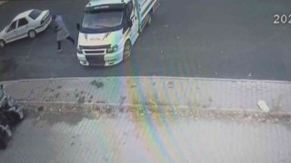 Çalıntı otomobille giderken bir de kamyonet çaldılar
