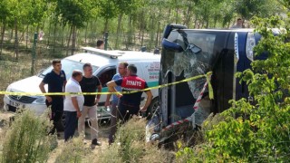 Çanakkalede tur otobüsü devrildi: 1 ölü, 54 yaralı