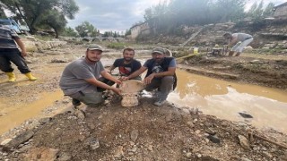 Çavdarhisar Aizanoi Antik Kentindeki kazılarda güneş saatine ulaşıldı