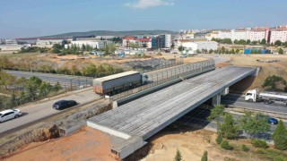 Çayırova Turgut Özal Köprüsünde kiriş montajı yapıldı