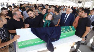 Cesedi derin dondurucuda saklanan çocuğu üşümesin diye hırkasını tabutuna sardı