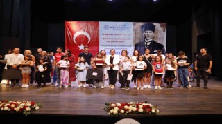 Çocuklar ödüllerini Başkan Çerçioğlundan aldı