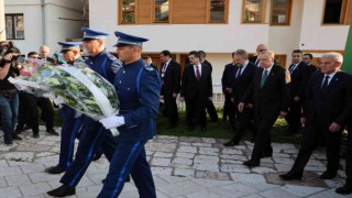 Cumhurbaşkanı Erdoğan, Bosna Hersekin merhum lideri Aliya İzzetbegoviçin kabrini ziyaret etti