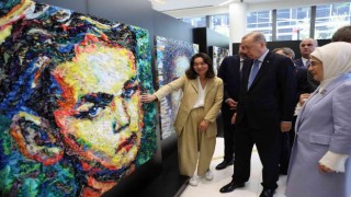 Cumhurbaşkanı Erdoğan ve eşi, Türkevinde açılan Atık Sergisini gezdi