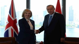 Cumhurbaşkanı Recep Tayyip Erdoğan ile İngiltere Başbakanı Liz Truss arasındaki görüşme başladı.