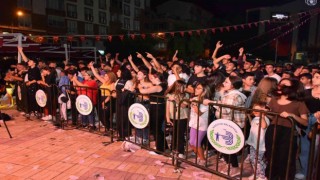 Cumhuriyet Meydanındaki kutlamalar coşkuyla sürüyor